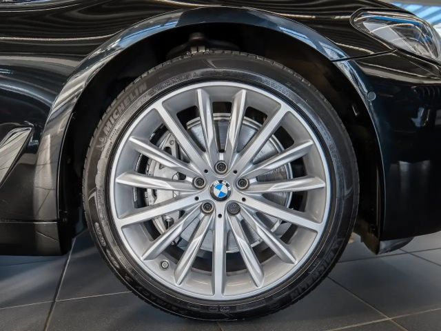 BMW 530 530d Luxury Line Sedan