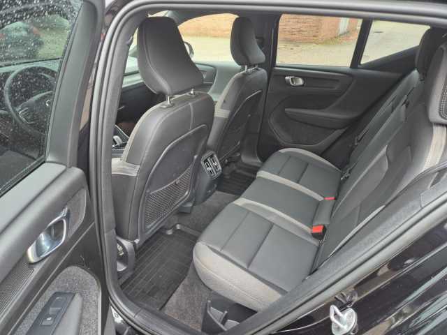 Volvo XC40 AWD Plus Recharge Twin Engine