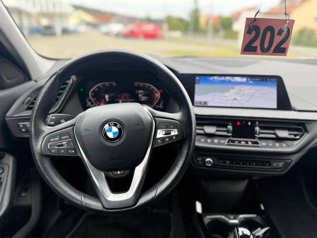 BMW 118 118i Sedan Sport Line