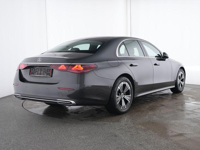 Mercedes-Benz E 200 Sedan