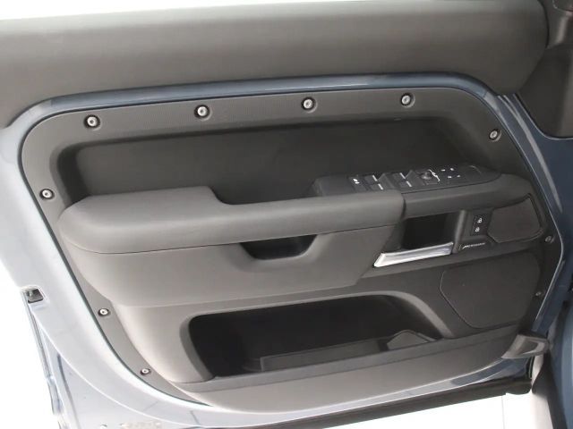 Land Rover Defender 110 D300 Dynamic SE