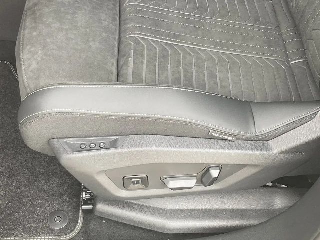 Peugeot E-3008 73Kwh