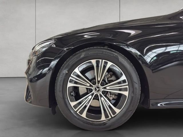 Mercedes-Benz E 200 Sedan