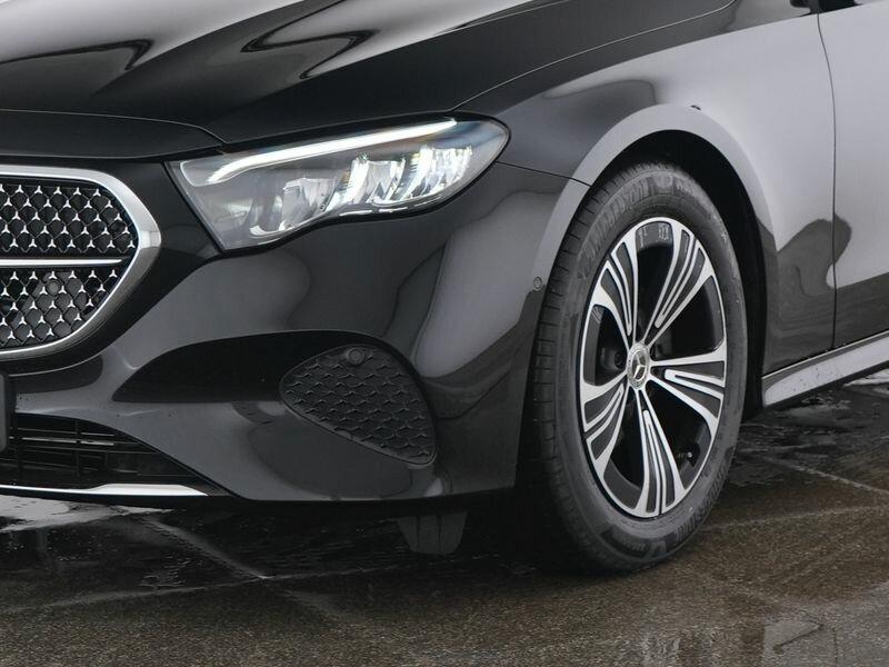 Mercedes-Benz E 200 AVANTGARDE Sedan