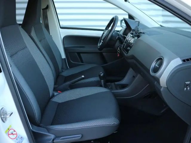 Volkswagen up! Active