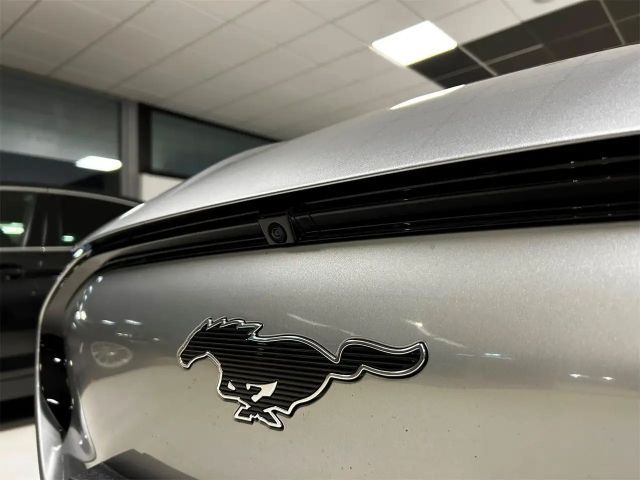 Ford Mustang Mach-E AWD Standard range