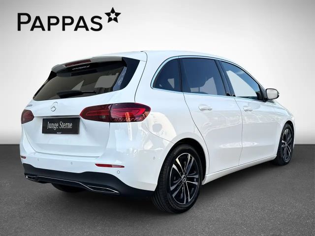 Mercedes-Benz B 180 B 180 d Sedan