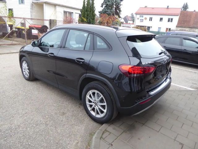 Mercedes-Benz GLA 180 GLA 180 d