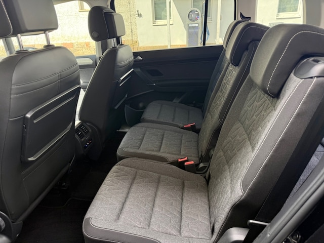 Volkswagen Touran 1.5 TSI Move Sportpaket Navi Digitales Cockpit LED