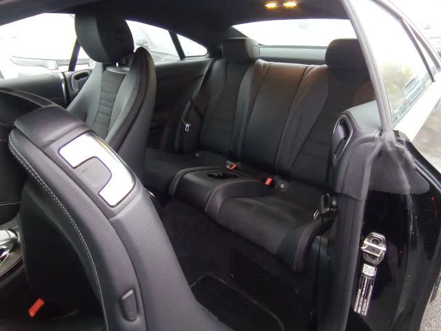 Mercedes-Benz E 200 AMG Line Coupé