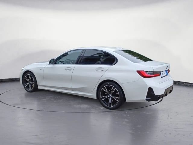 BMW 318 318i M-Sport Sedan