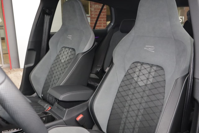 Volkswagen Golf 1.5 eTSI R-Line