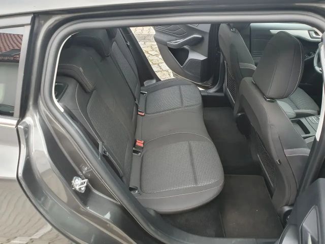 Ford Focus Cool & Connect Wagon