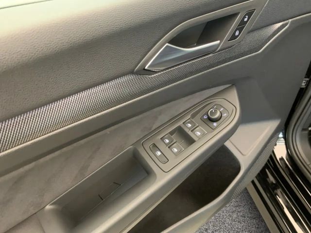 Volkswagen Golf 1.5 eTSI Golf VIII R-Line