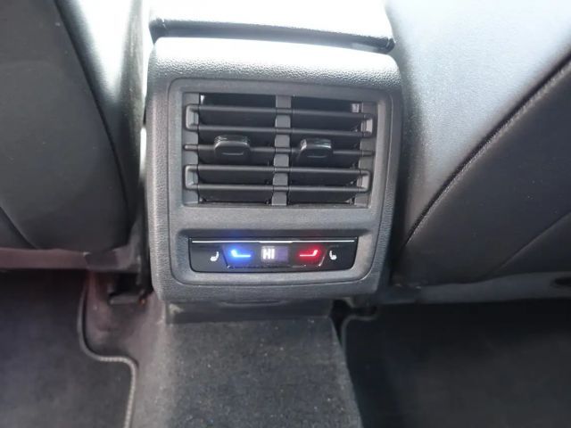 Volkswagen Golf R-Line Variant