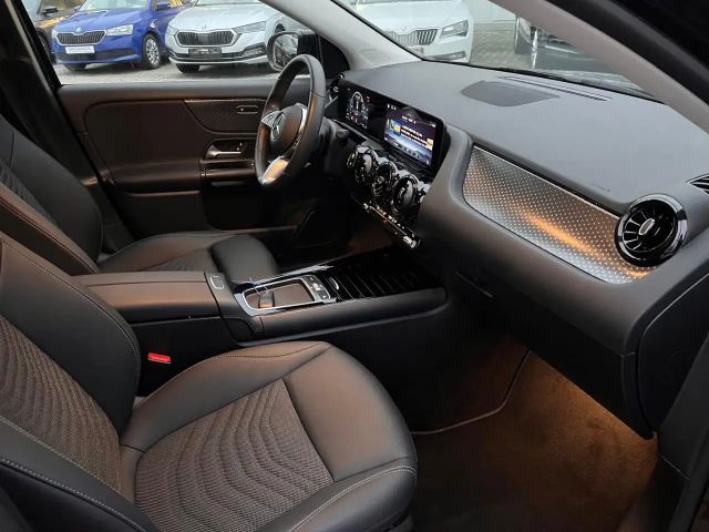 Mercedes-Benz GLA 180 *LED Navi Sitzh. Rückfahrkamera DAB*