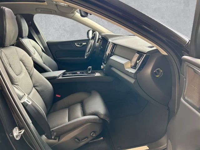 Volvo XC60 AWD Dark Plus