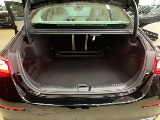 Mercedes-Benz E 200 4MATIC EXCLUSIVE Sedan