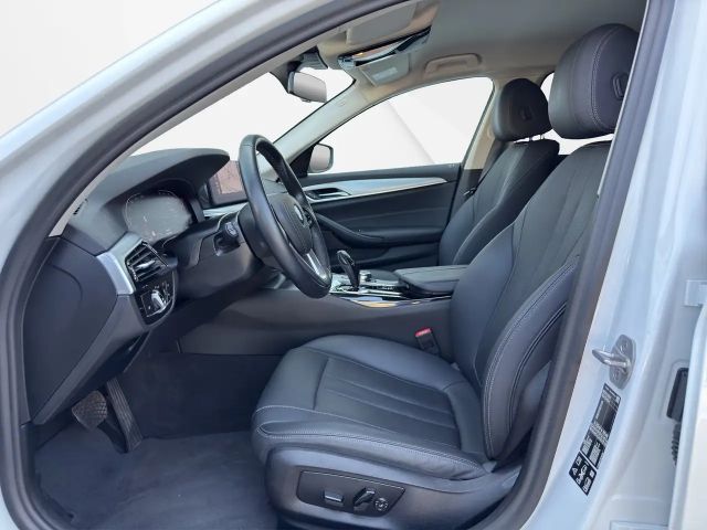 BMW 520 *** ALLRAD *** NP 74.000 *** STANDHEIZUNG *** -50%