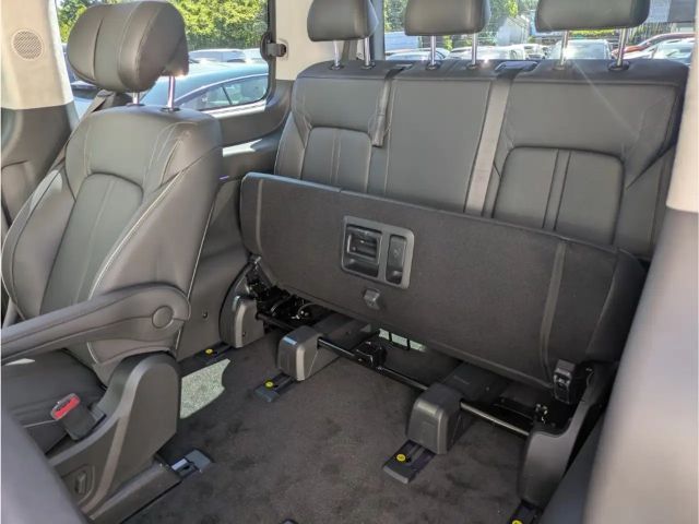 Hyundai Staria Signature