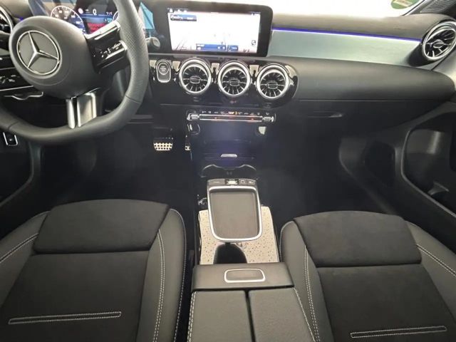 Mercedes-Benz A 250 A 250 e AMG Line