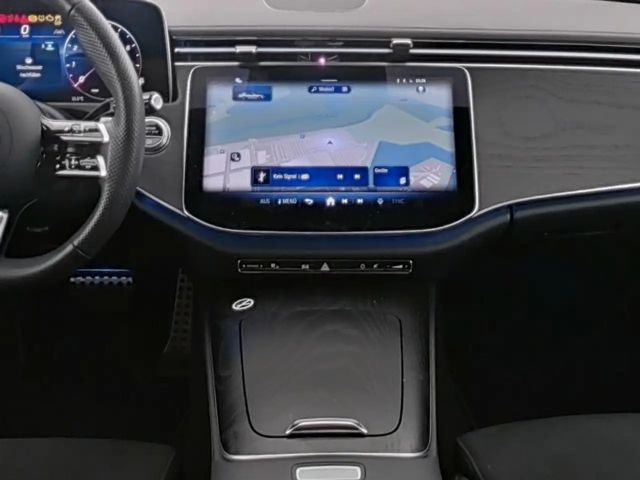 Mercedes-Benz E 200 AMG Line Sedan