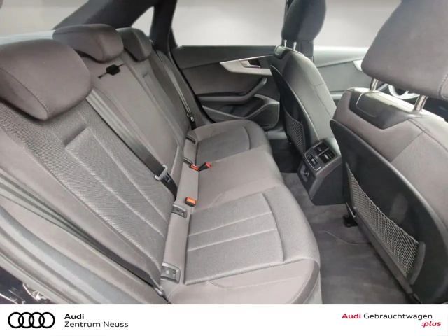 Audi A4 40 TFSI S-Line Sedan