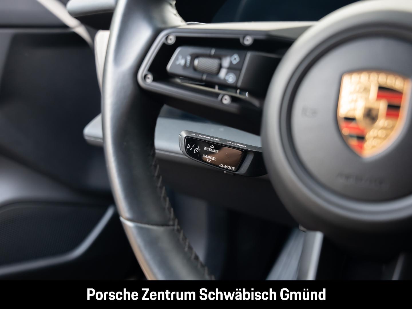 Porsche Taycan Basis Surround-View Luftfederung 21-Zoll