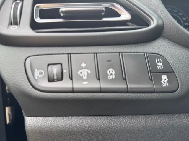 Hyundai i30 Advantage Hybrid T-GDi