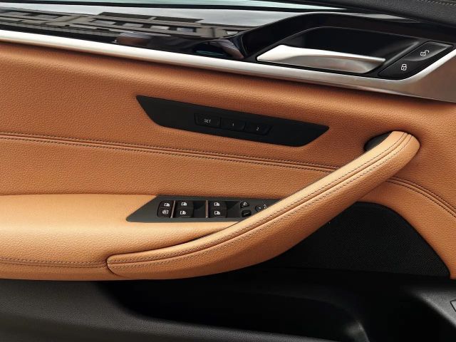 BMW 530 530e Luxury Line Sedan