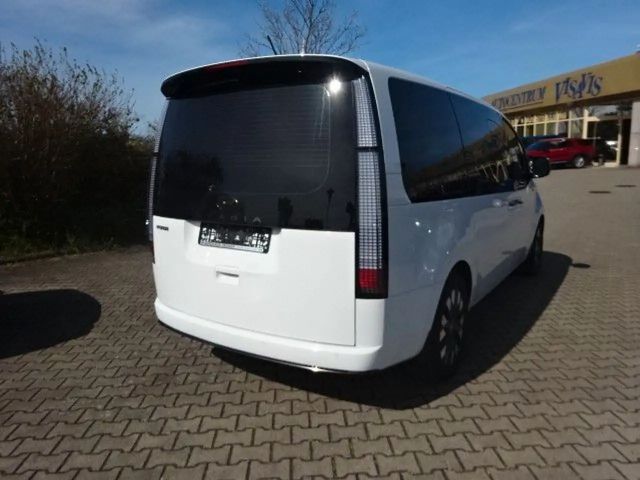 Hyundai Staria Signature