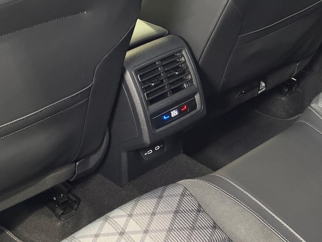 Volkswagen Golf 1.5 eTSI DSG R-Line