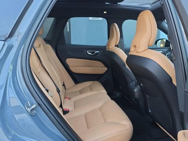 Volvo XC60 AWD Dark Plus