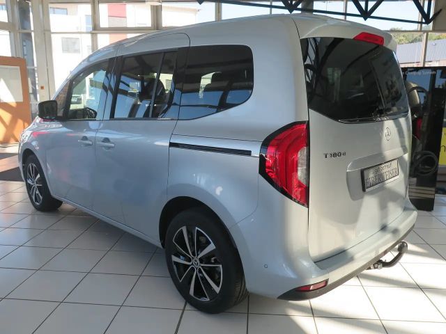 Mercedes-Benz T 180 T 180 d Edition AHK LED NAVI Ambienteb. Totwinkel