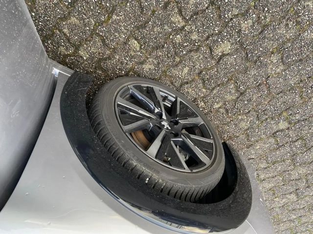 Peugeot 208 EAT8 GT-Line PureTech