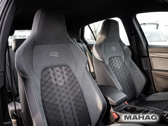 Volkswagen Golf 1.5 eTSI Golf VIII R-Line