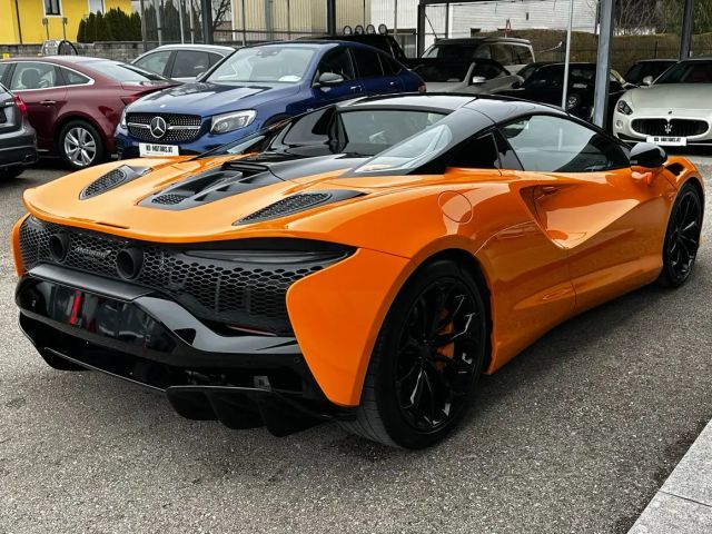 McLaren Artura Spider