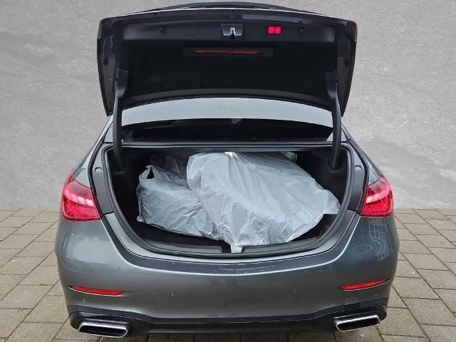 Mercedes-Benz C 200 AMG Line Sedan