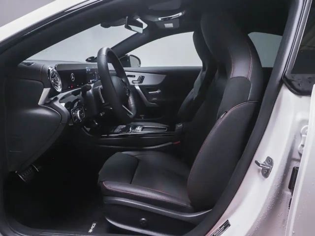 Mercedes-Benz CLA 200 AMG Line Coupé