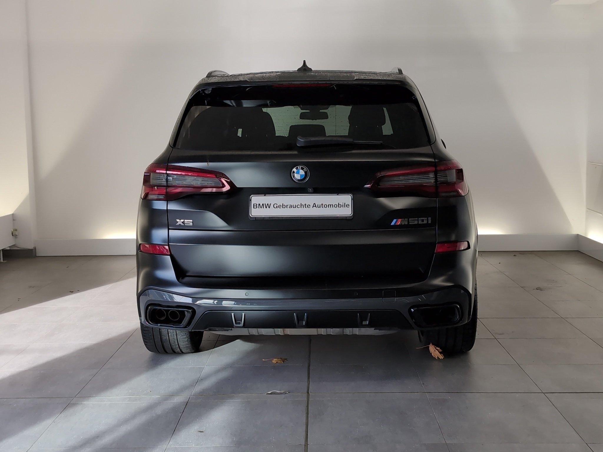 BMW X5 M50i