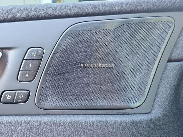 Volvo XC60 AWD Dark Plus