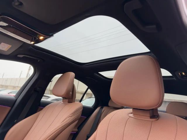 Mercedes-Benz E 220 AMG Line E 220 d Sedan