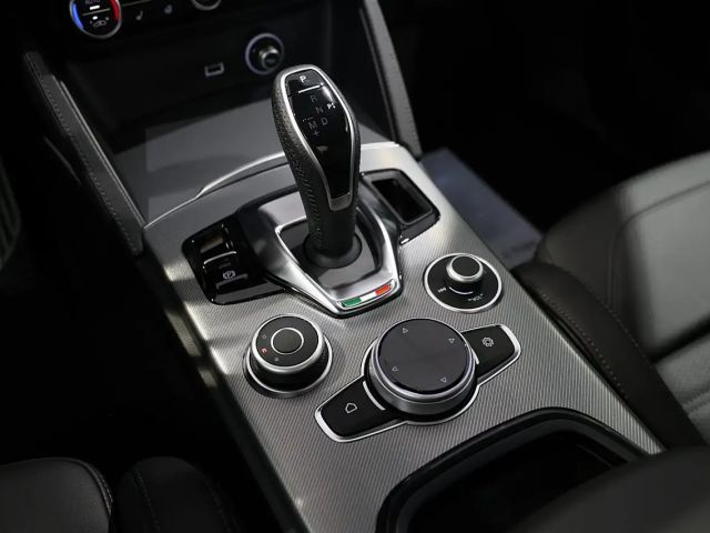Alfa Romeo Stelvio AT8 Q4 Veloce