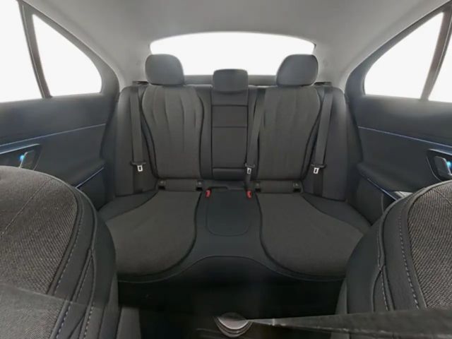 Mercedes-Benz E 200 Sedan