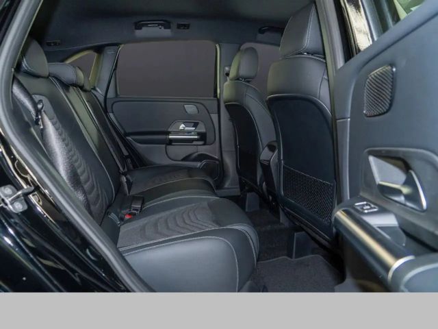 Mercedes-Benz B 180 ACC AUT Kam. KeyLess KlimaA LED LM Navi