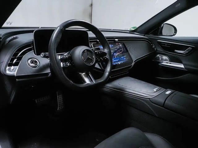 Mercedes-Benz E 200 AMG Line Sedan