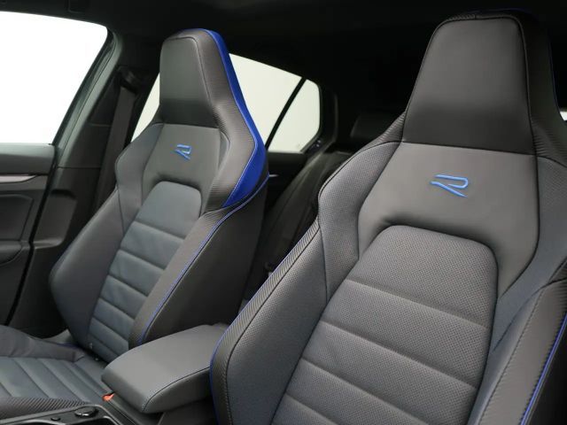 Volkswagen Golf Black Edition PANO HUD AHK 360° ACC MA