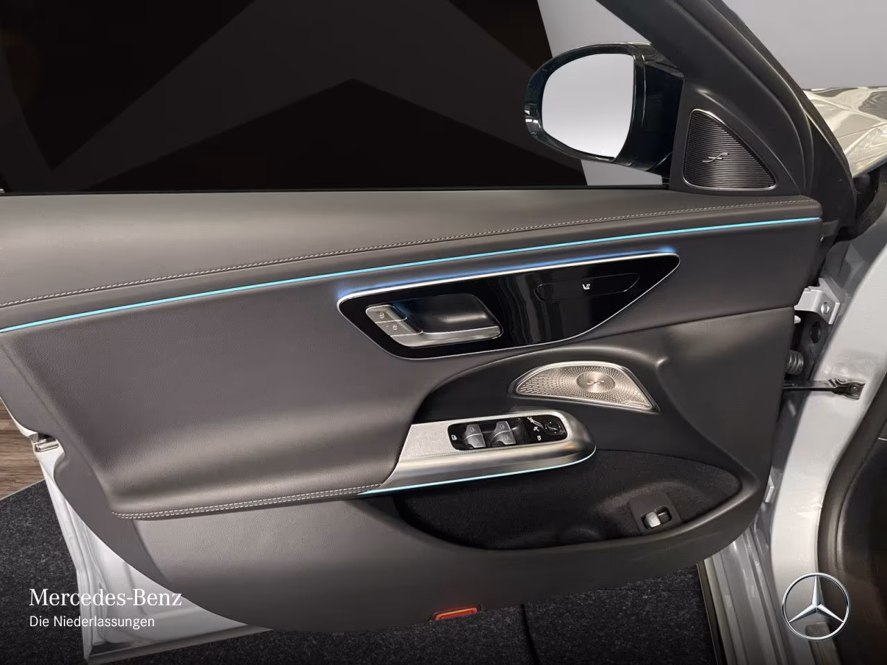 Mercedes-Benz E 200 AMG Line Sedan