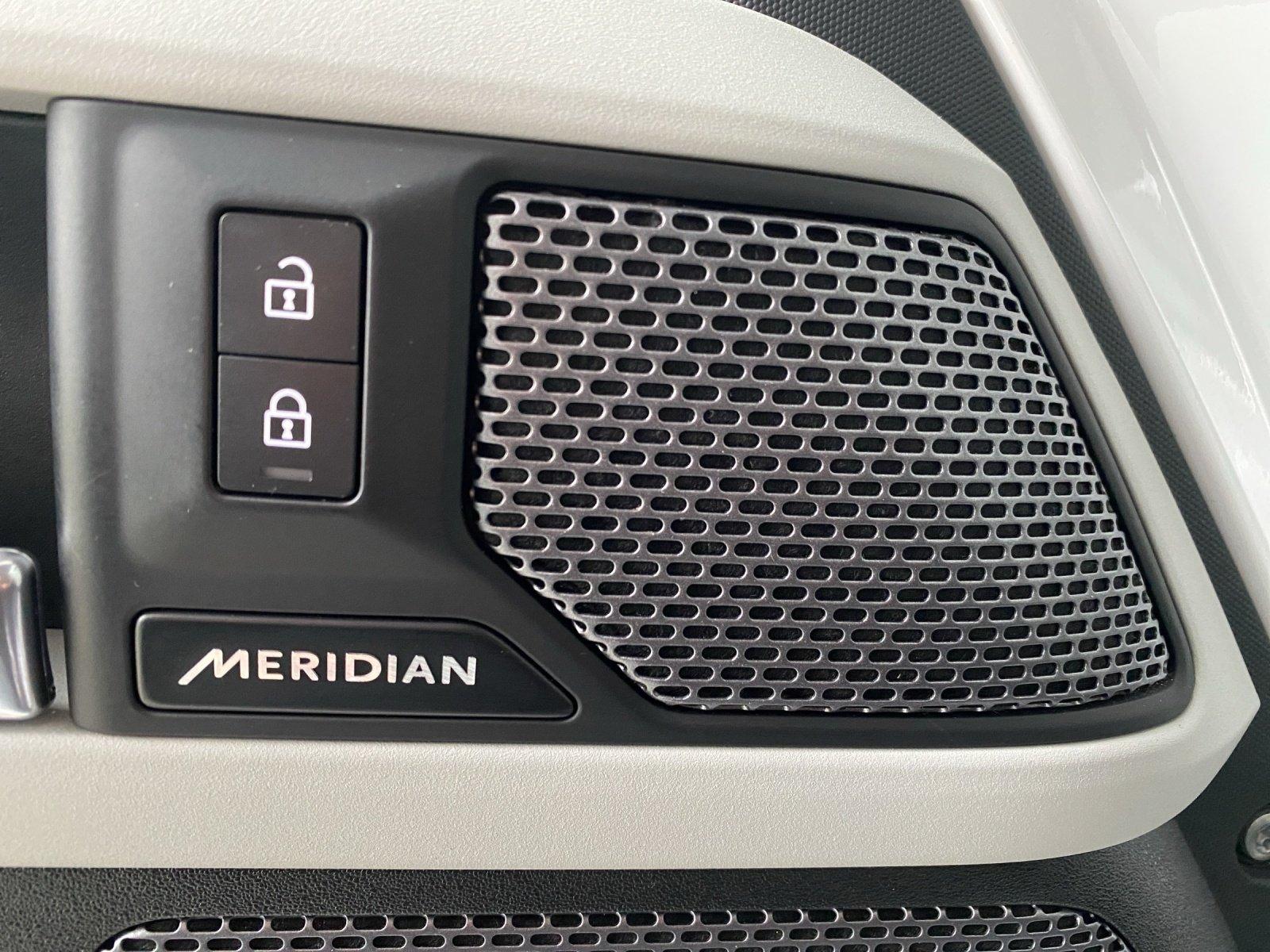 Land Rover Defender 3.0 110 D200 SE