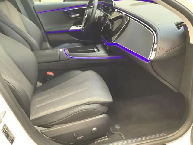 Mercedes-Benz E 200 4MATIC AVANTGARDE Sedan